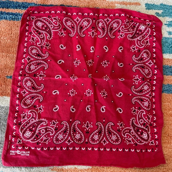 Vintage Red Paisley Bandana - MADE IN USA. - Picture 1 of 2